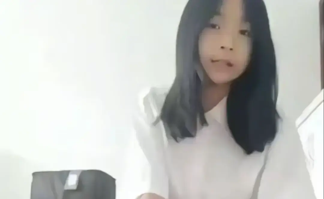 免费在线观看《张婉莹女孩写作业事件》1080P高清无删减版，资源流出家长圈炸锅！张婉莹写作业事件来袭