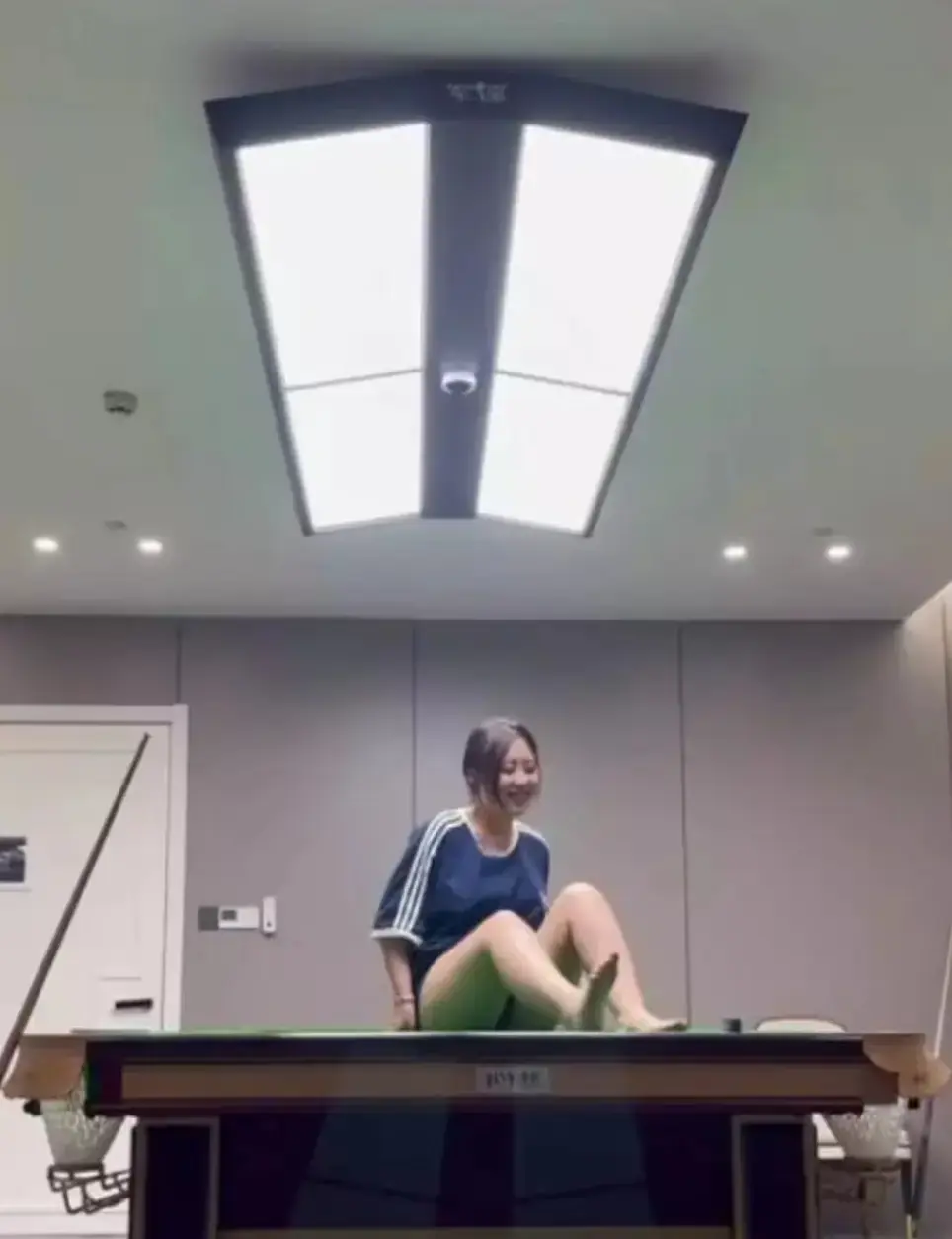 江苏东台名爵台球厅助教风波升级！《江苏东台名爵台球厅事件》隐秘视频曝光，背后真相惊人！