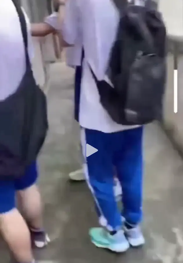 《大昌市第七中学鬼敲门》事件在走廊揭开神秘面纱，免费在线看全集，1080P高清画质，无广告流畅体验