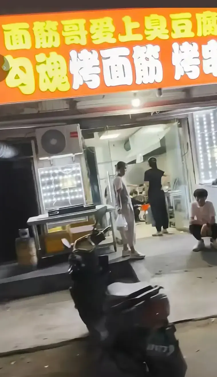 免费无广告在线观看《安平面筋哥》，深入了解安平面筋哥夫妻恩怨、母女冲突，掌握圣姑庙面筋哥最新进展