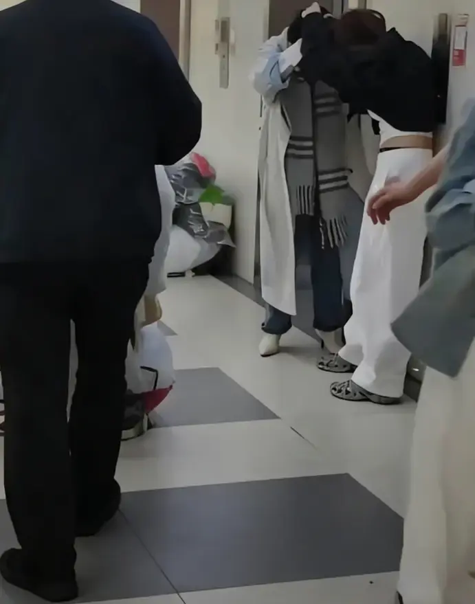 杭州四季青荣荣服饰原视频来了-《杭州四季青荣荣服饰原视频》心疼二姐，HD高清免费观看