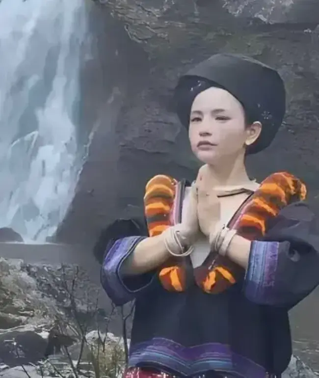 樱花动漫、VS影院可免费看《苗族瀑布女孩》，全片无删减，1080P高清画质 - 《苗族瀑布女孩》网盘资源免费获取