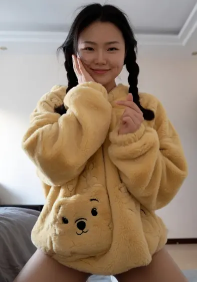 夸克网盘《建始实验小学》资源长期有效：黄睡衣少女回眸一笑的绝版影像，《建始实验小学》全集免费在线看！
