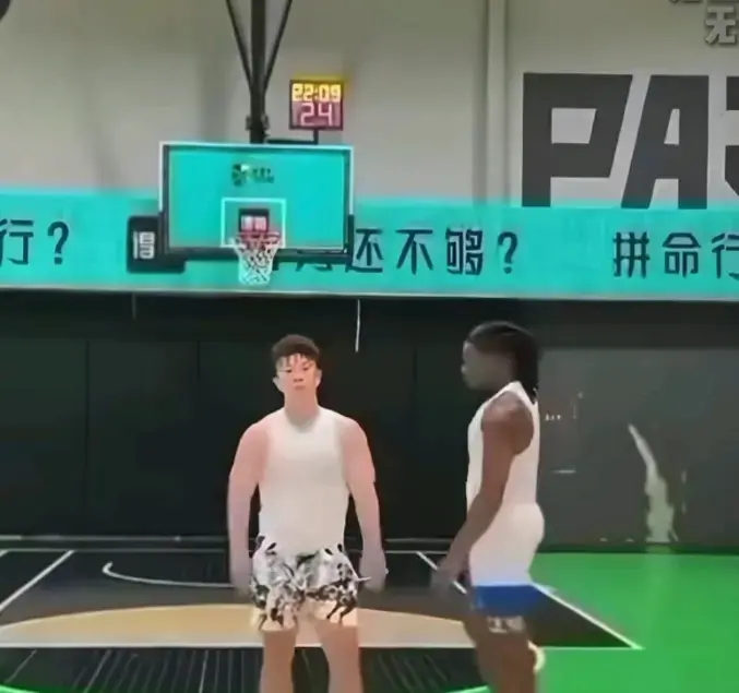 快看《牛教练的裤子》，牛教练单挑遭黑哥扒裤子，这对决太意外！《牛教练的裤子》高清无删减在线看！