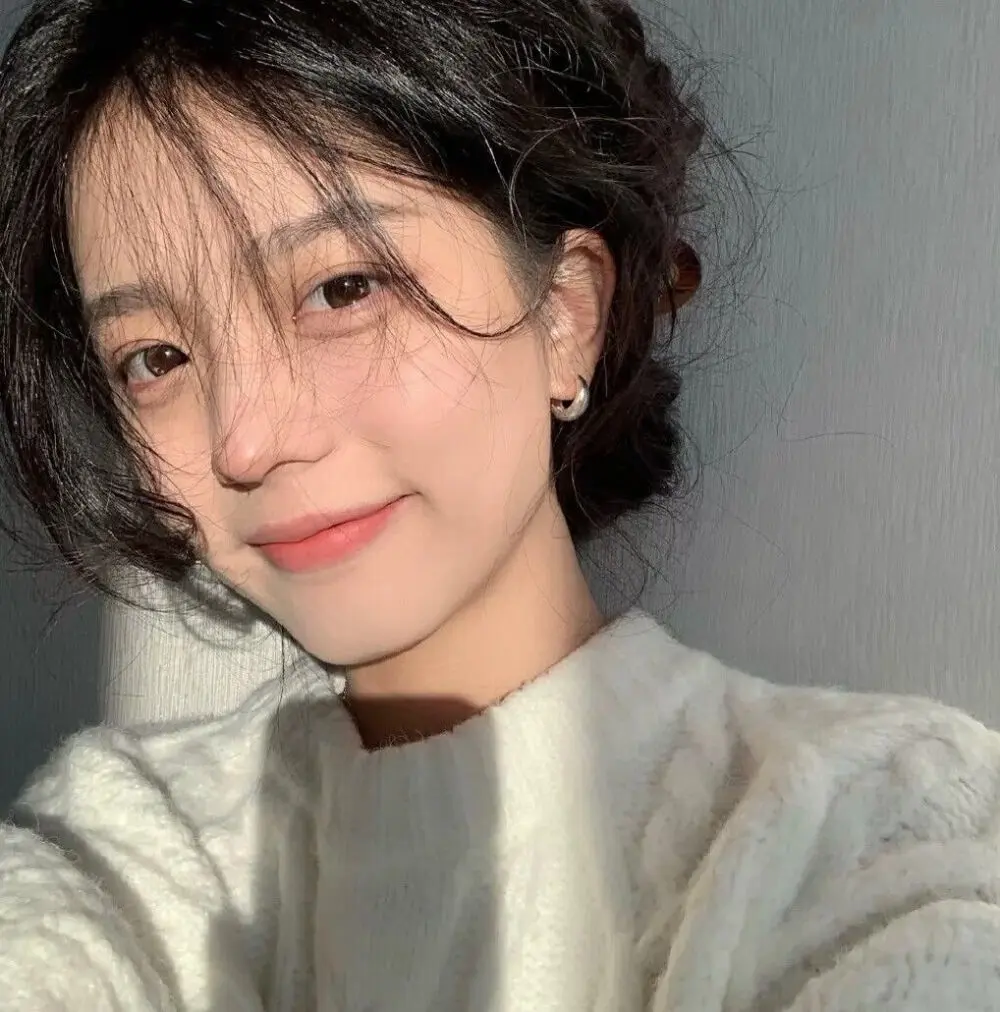 《美人似玉》相关资源图片